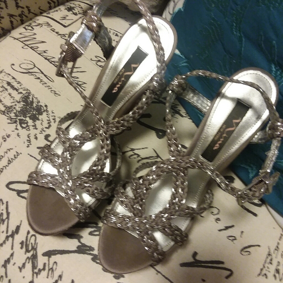 Lavender /gray silver platform heels - Picture 3 of 11